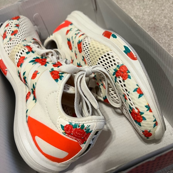 LIMITED EDITION ADIDAS STELLA SPORT SNEAKER 🌹 - Picture 2 of 8